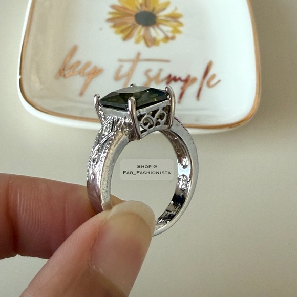 Sterling Silver Ring - Picture 4 of 6